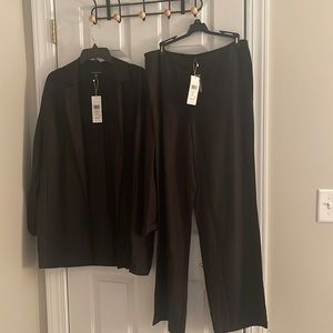 NWT Eileen Fisher Two Piece linen suit. Black. M